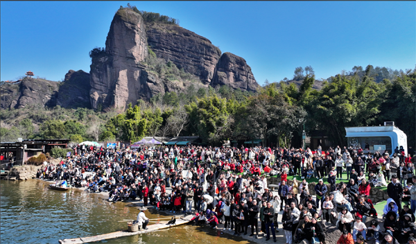 鹰潭龙虎山景区春节假期喜迎“开门红” 文旅融合点亮新春佳节
