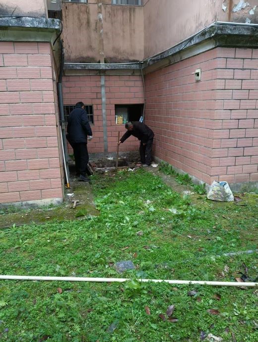 宜春市宜阳新区官园街道：片区协调物业高效处理下水道堵塞问题