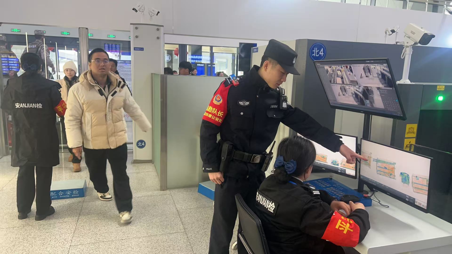 服务旅客不打烊 护航春运平安路