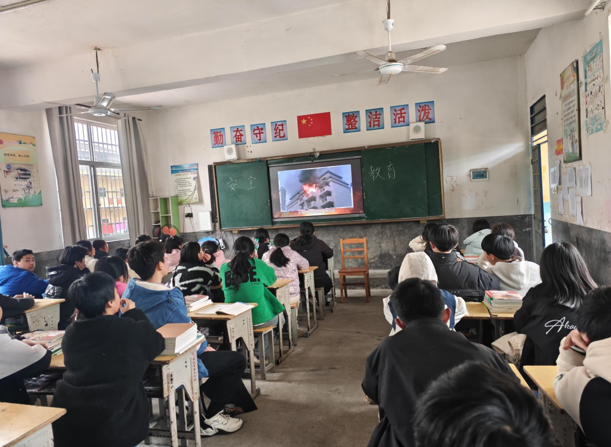 筑牢校园安全防线，护航新学期——崇仁县相山镇初级中学开展系列安全活动