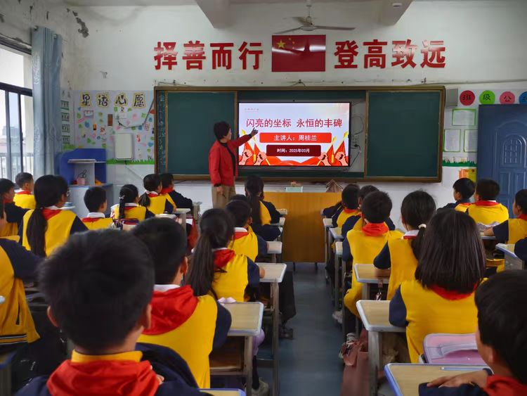 时光智语 点亮未来——南城县关工委“五老”报告团走进第一小学