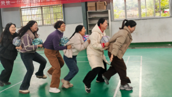 南城二中举办妇女节趣味活动
