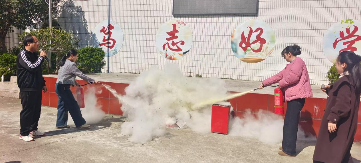 乐安县谷岗中学开展消防器材培训