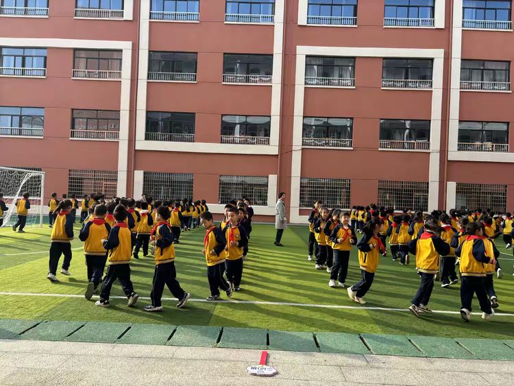 活力大课间，研讨促提升——南昌师范学院与南城县第一小学“协同提质”体育组教研活动