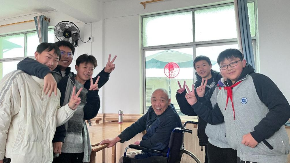 南城二中开展“善行暖心”学雷锋主题活动