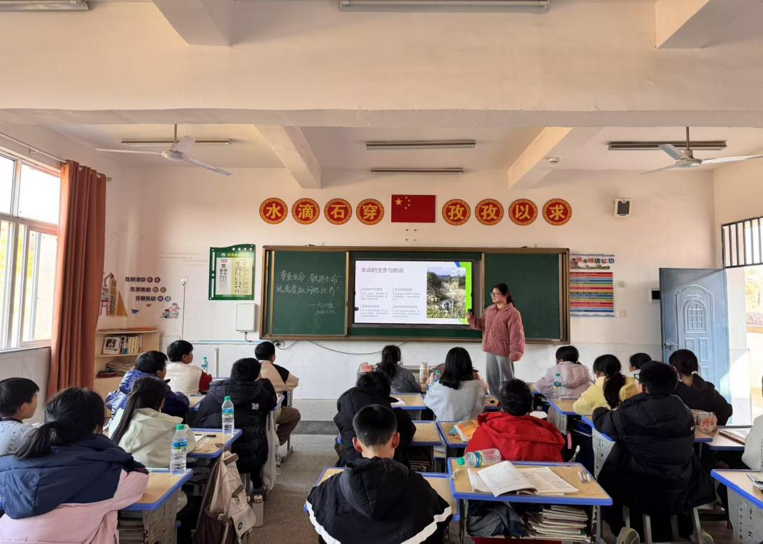 “远离网络，珍爱生命”——南城县上唐镇中心小学召开主题班会
