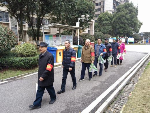 宜春市袁州区凤凰街道：身份亮起来 袖章戴起来 服务动起来