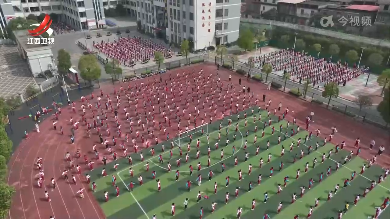 课间15分钟：让学生身上出汗 心里阳光