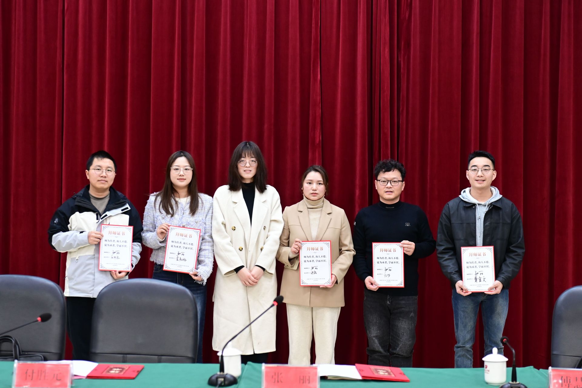 万载县召开“四个100”文化导师下乡见面会 