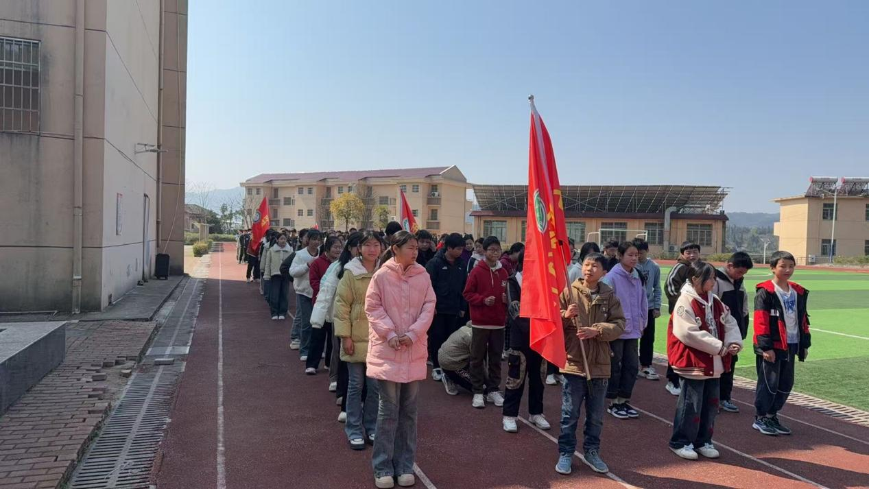 南城县沙洲中学：阳光体育强体魄，课间跑操展风采