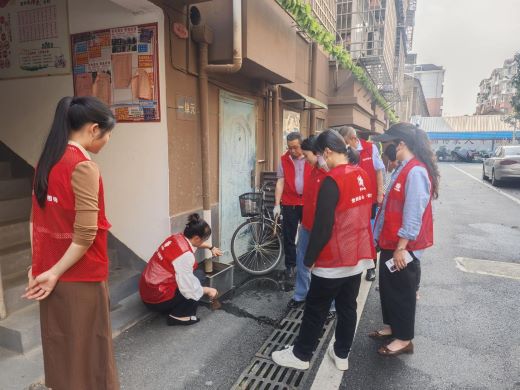 宜丰县崇文社区开展“‘盒’力清油垢，幸福再‘加码’”专项清洁活动