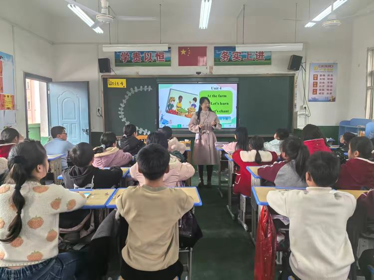 东乡区马圩中小学陈琼老师英语公开课