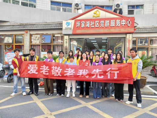 丰城市剑光街道坪家湖社区开展“情暖夕阳，关爱孤寡老人”志愿服务活动