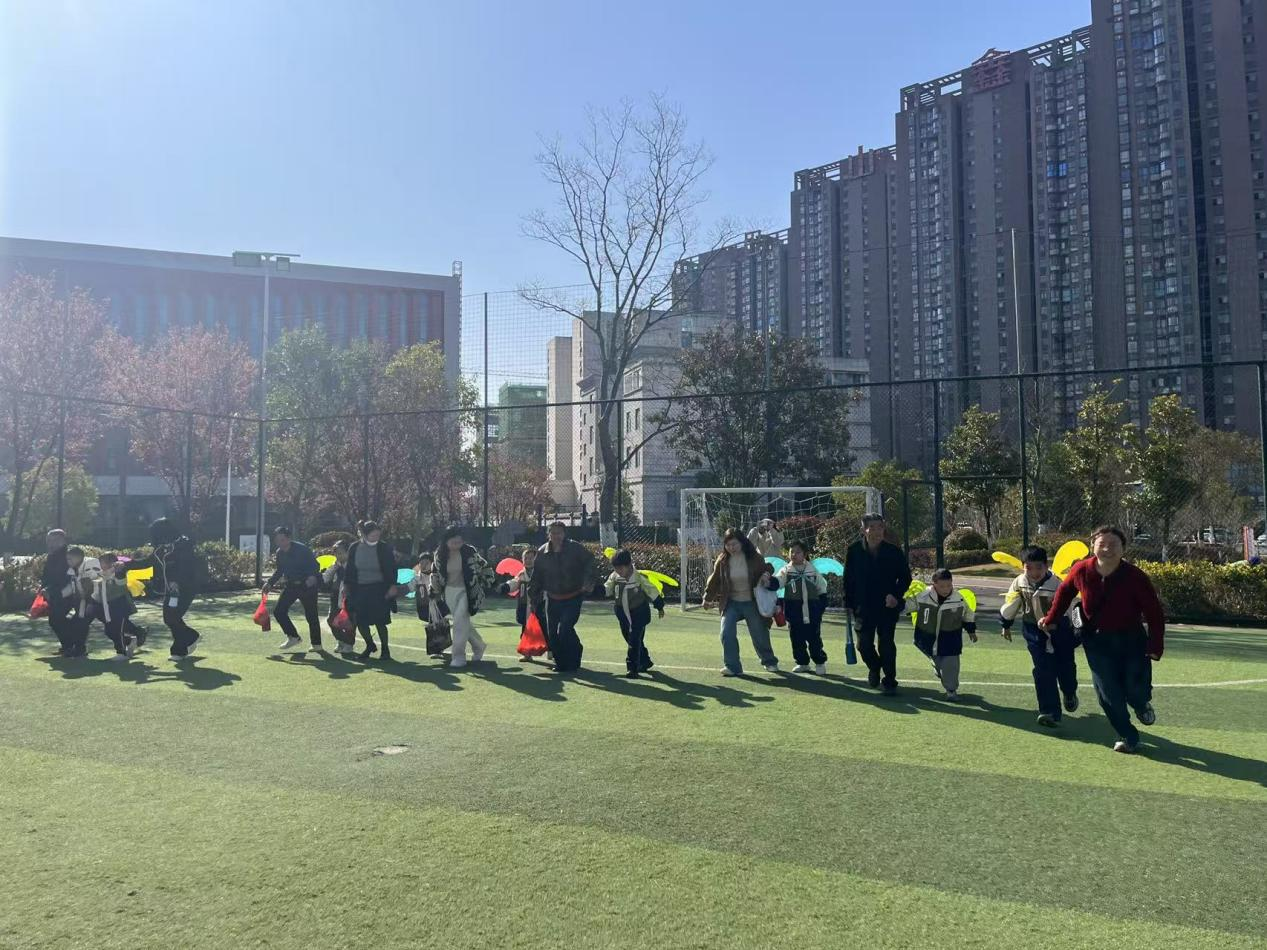 春日趣寻·亲子同行——崇仁县特殊教育学校开展亲子春游活动