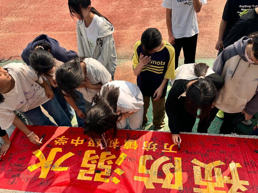 南城县万坊中学开展防溺水安全教育活动 筑牢学生安全防线