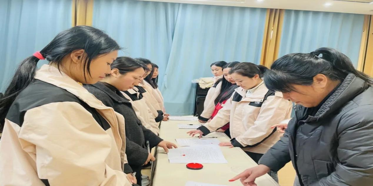 师徒结对 育梦同行——崇仁县高新区幼儿园师徒结对活动