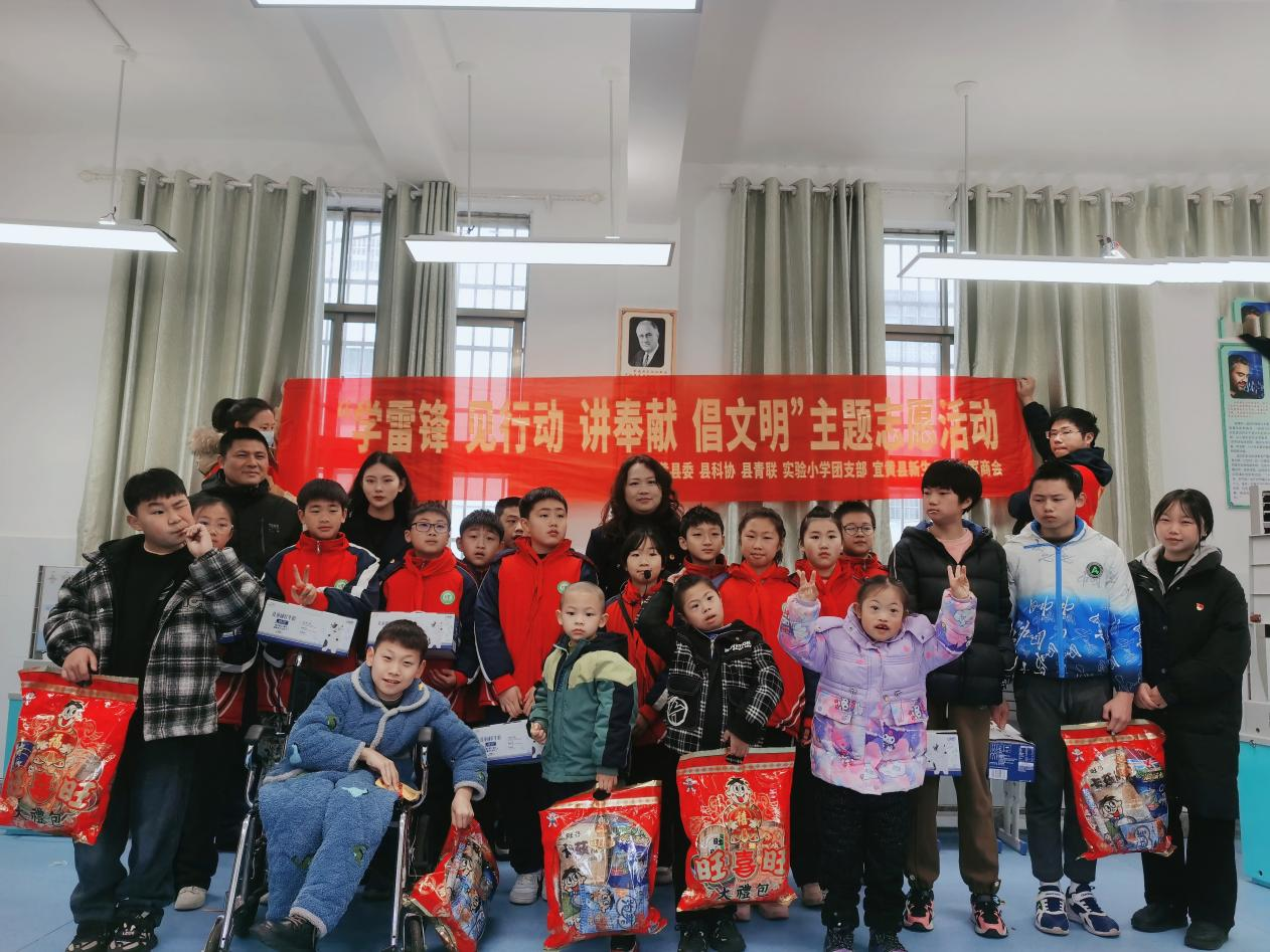 宜黄县实验小学“团带队”：传承雷锋精神，共筑温暖梦想