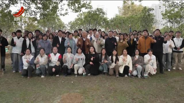 【让“天更蓝 水更绿 地球更美丽”】“洋专家”也来“师大”义务植树