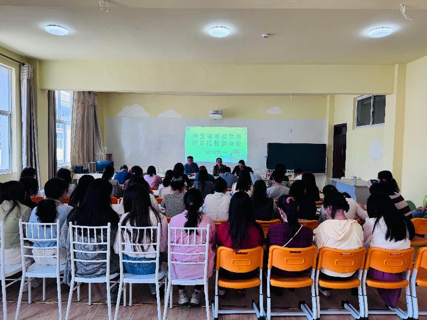 抚州市专家团队及优秀校长赴金溪县锦绣小学调研指导