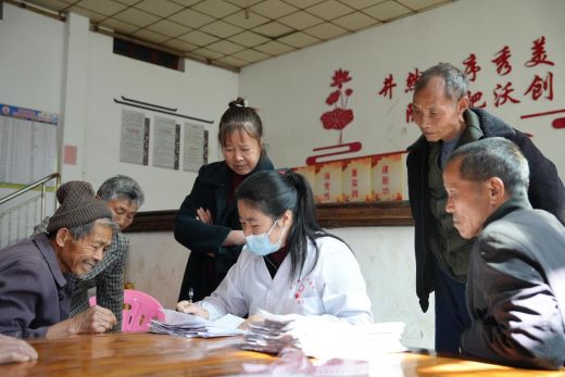 江西上高：医疗服务进乡村