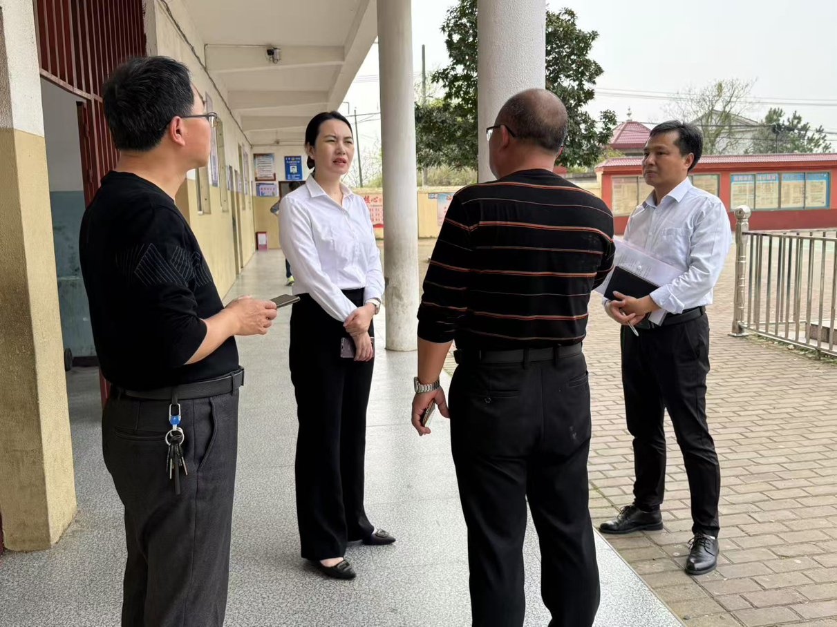 崇仁县人民政府副县长廖素芬赴巴山镇中心小学调研指导教育资源优化工作