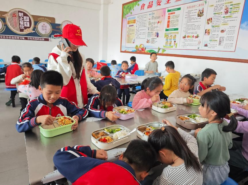 乐安县申银万国招携希望小学举行食品安全事故应急演练
