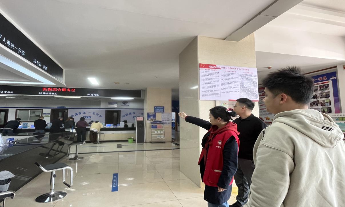 江西万载：打造政务服务的“连心桥” 让群众办事放心舒心