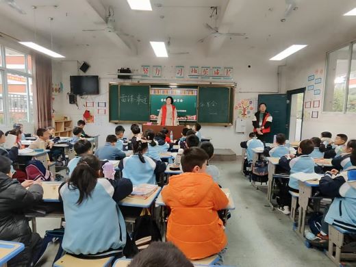 丰城市剑光街道杨柳湖社区：读雷锋故事 学雷锋精神
