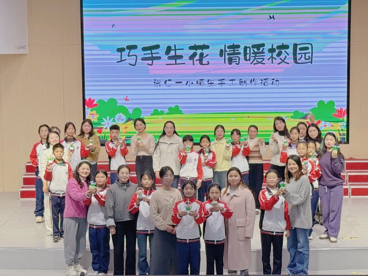 巧手生花 情暖校园