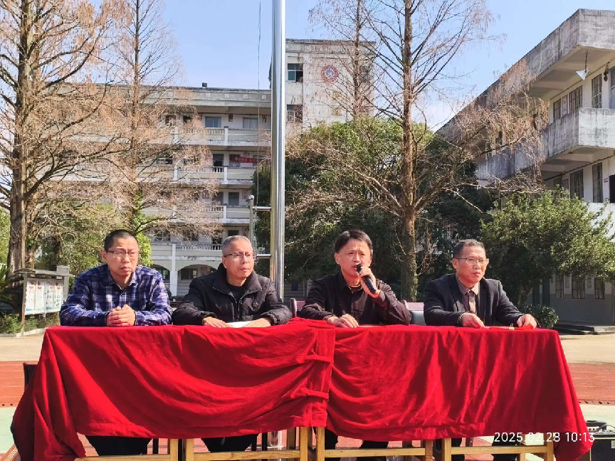 青春奋进正当时，榜样引领向未来——黎川县洵口中学2024-2025学年表彰大会圆满举行
