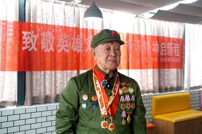 红星熠熠映校园 雷锋精神铸校魂——九江三中英雄校友刘树珊荣归母校