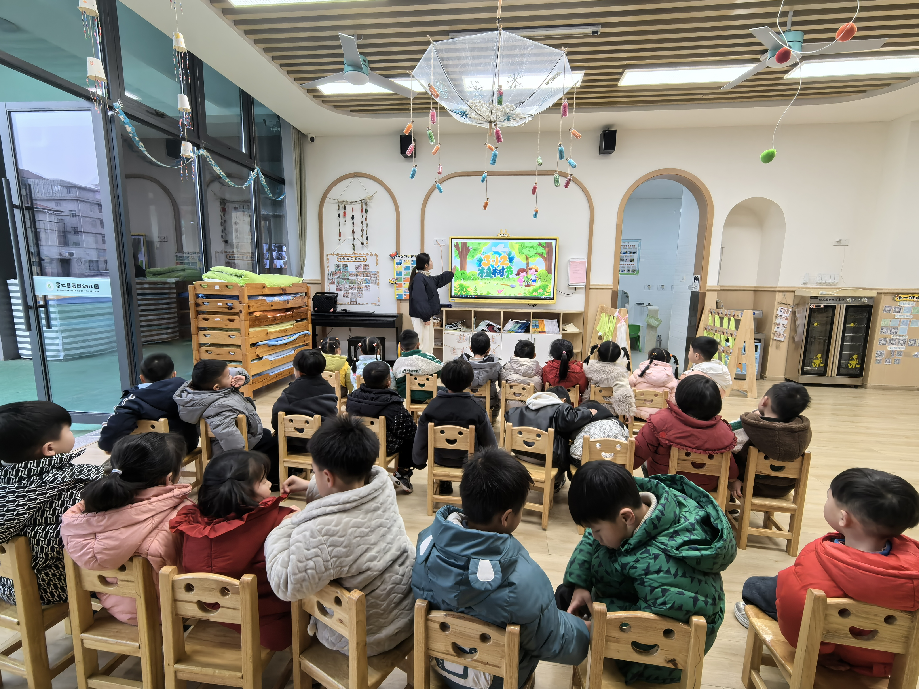 “幼”上春山，“植”此青绿——崇仁县第四幼儿园关工委
