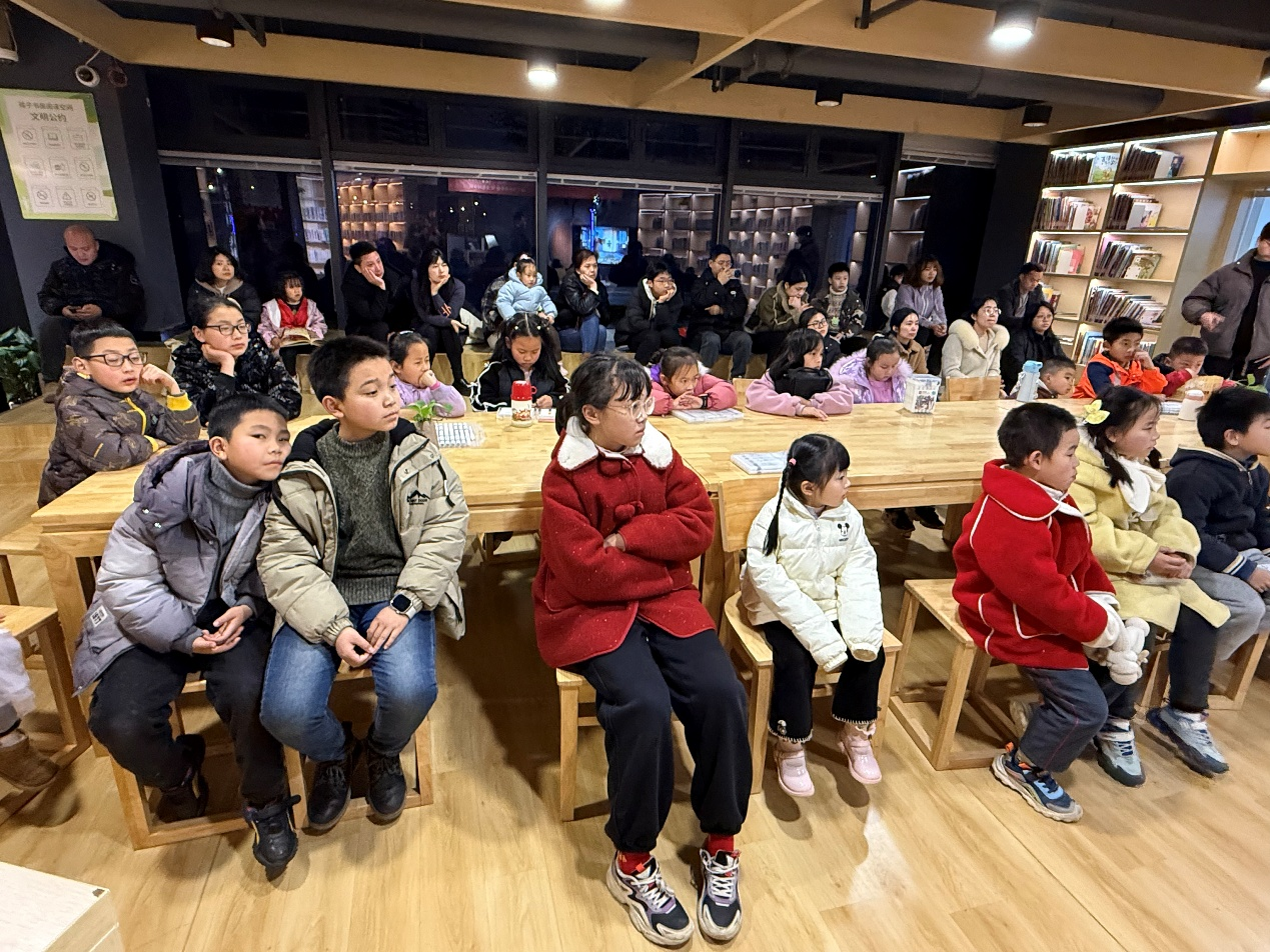 孺子书房：皮影戏里赏“非遗”，传统文化焕新机