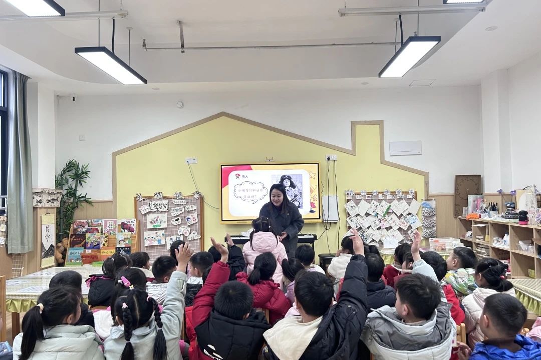 小小雷锋在行动，惊蛰萌娃探春踪—— 崇仁县第六幼儿园“学雷锋日”暨惊蛰节气联合活动