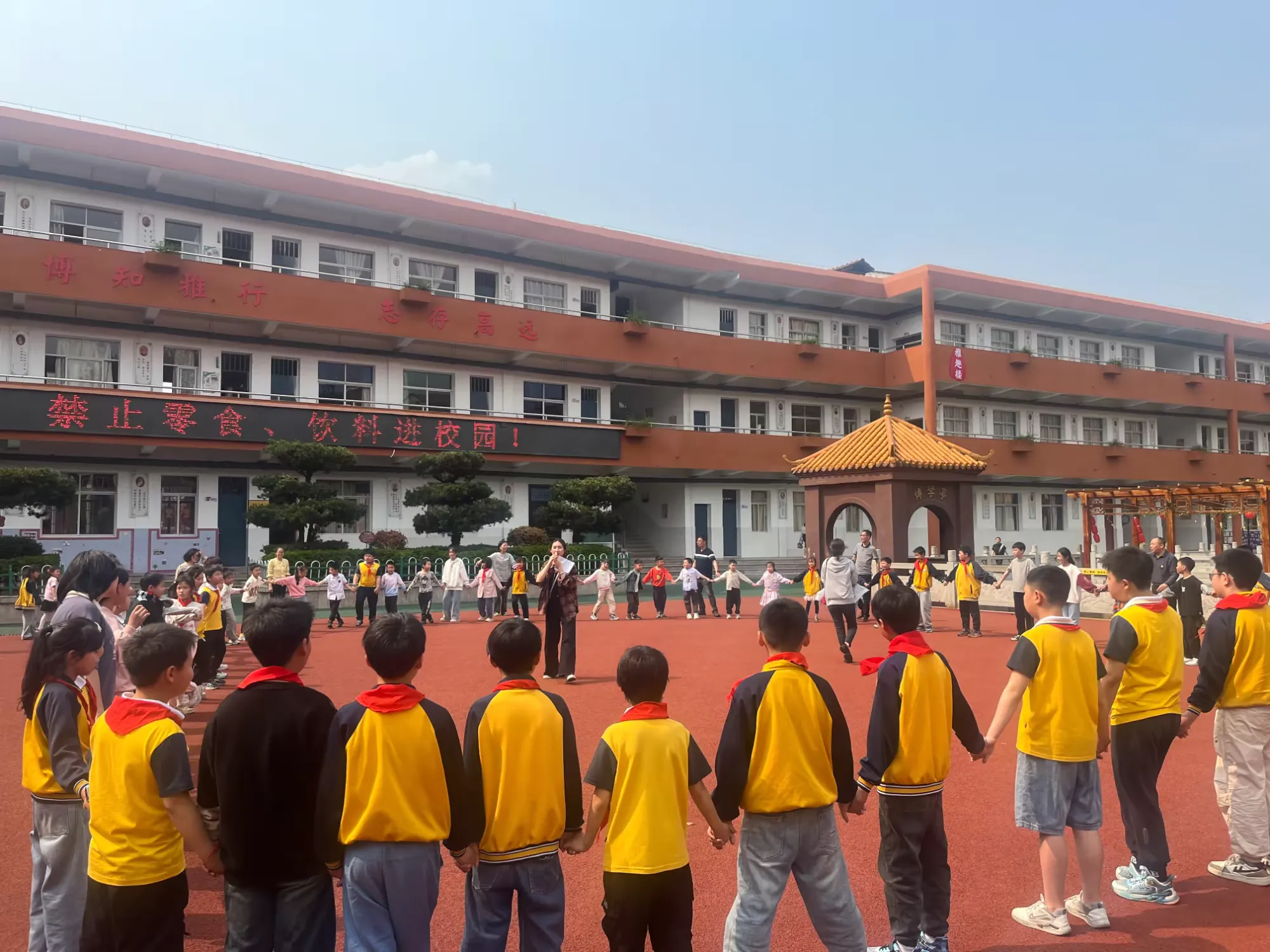 心手相牵 快乐成长——南城县盱江小学关爱留守儿童活动