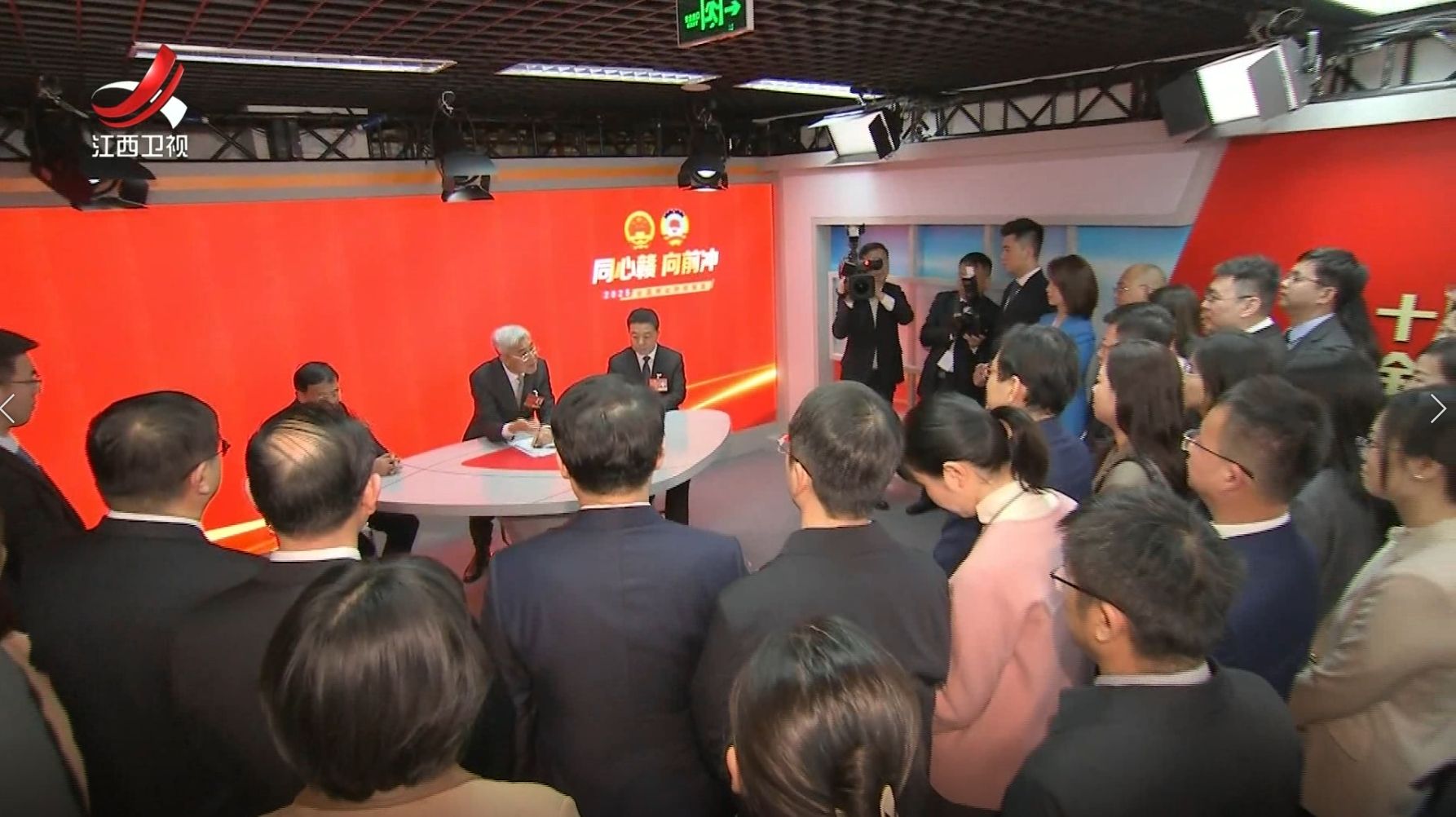 【两会进行时】尹弘叶建春看望采访报道全国两会的新闻工作者 忠诚履职守正创新扎实做好新闻报道 为全国两会胜利召开营造浓厚氛围