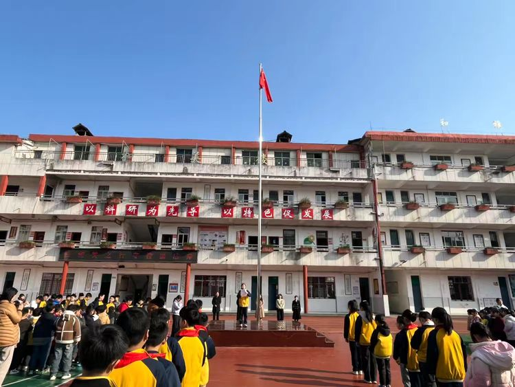 践和美之行，守校园洁净——南城县实验小学世界卫生日系列活动