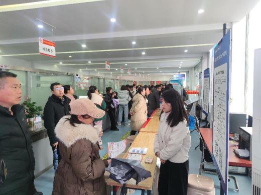 “职”等你来 宜春市袁州区湛郎街道湛郎桥社区举办小型招聘会