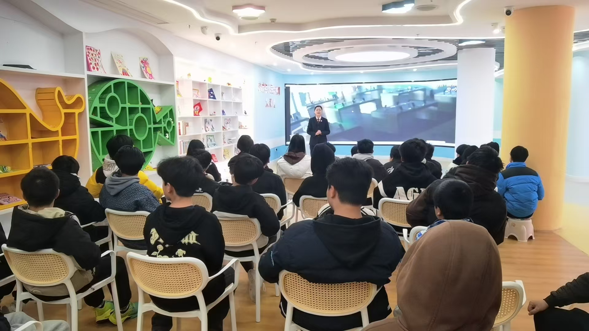 乐安县实验学校带领初中学生参观未成年人保护中心 零距离感受法治温度