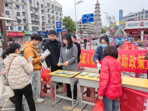 万载县民政局开展“阳光救助 情暖人心”社会救助政策宣传活动