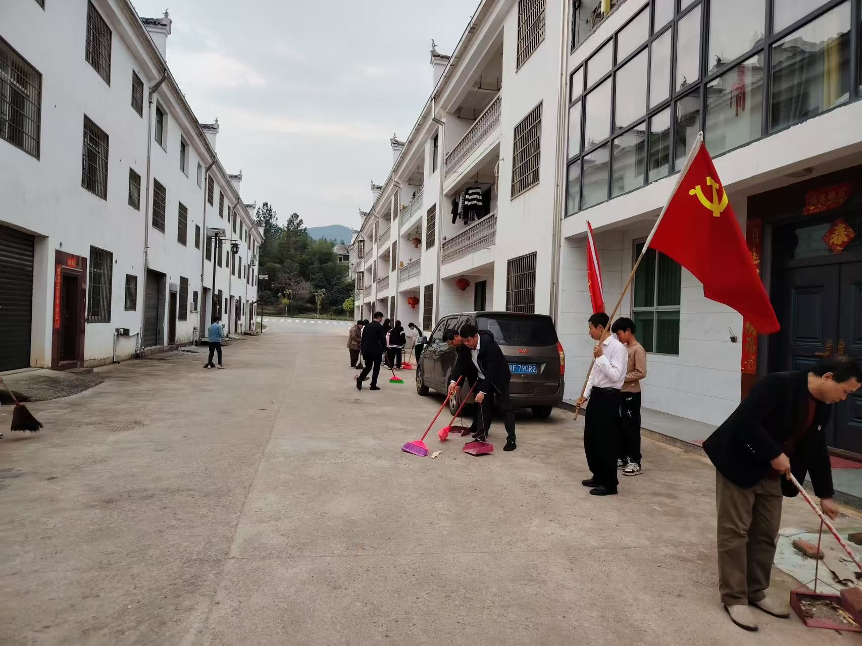 党建带队建 服务于群众——记乐安县流坑中心小学党员干部为群众办实事