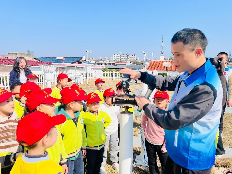 观万千气象 探自然奥秘——乐安县幼儿园大班幼儿参观气象局活动