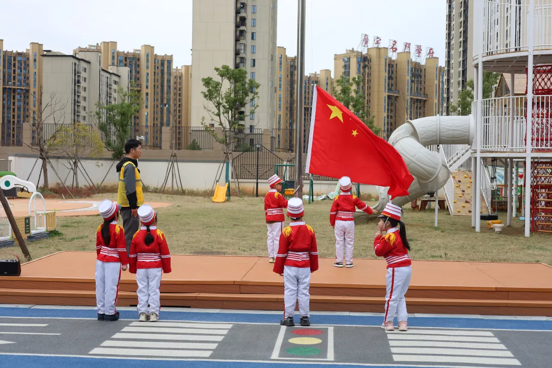 三月春风暖 雷锋伴我行——崇仁县第五幼儿园雷锋月启动仪式