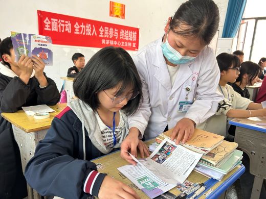 万载县黄茅镇中心卫生院开展结核知识进校园宣传活动