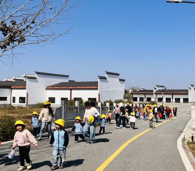 爱在春天 乐在自然——2025年春季崇仁县高新区幼儿园春游活动