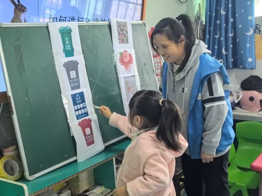 宜春市袁州区凤凰街道：垃圾分类“童”行动 童心绘绿助文明