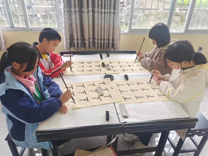 乐安县潭港学校“三措并举”促课后服务见成效