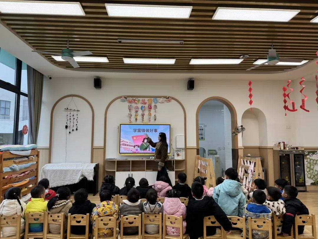 崇仁县第四幼儿园关工委：童爱暖暖春风里 小小雷锋在行动