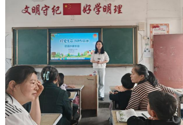 携手家校警 共筑安全线——南城县里塔镇中心小学召开防溺水家长会暨公安干警防溺水“一堂课”进校园活动