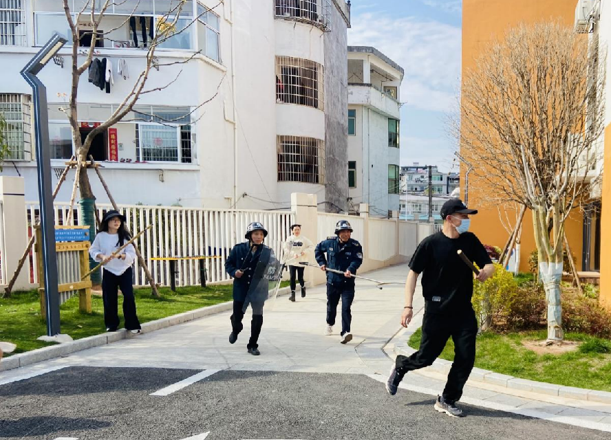 筑牢安全防线 守护幼儿成长——乐安县第三幼儿园开展反恐防爆演练活动